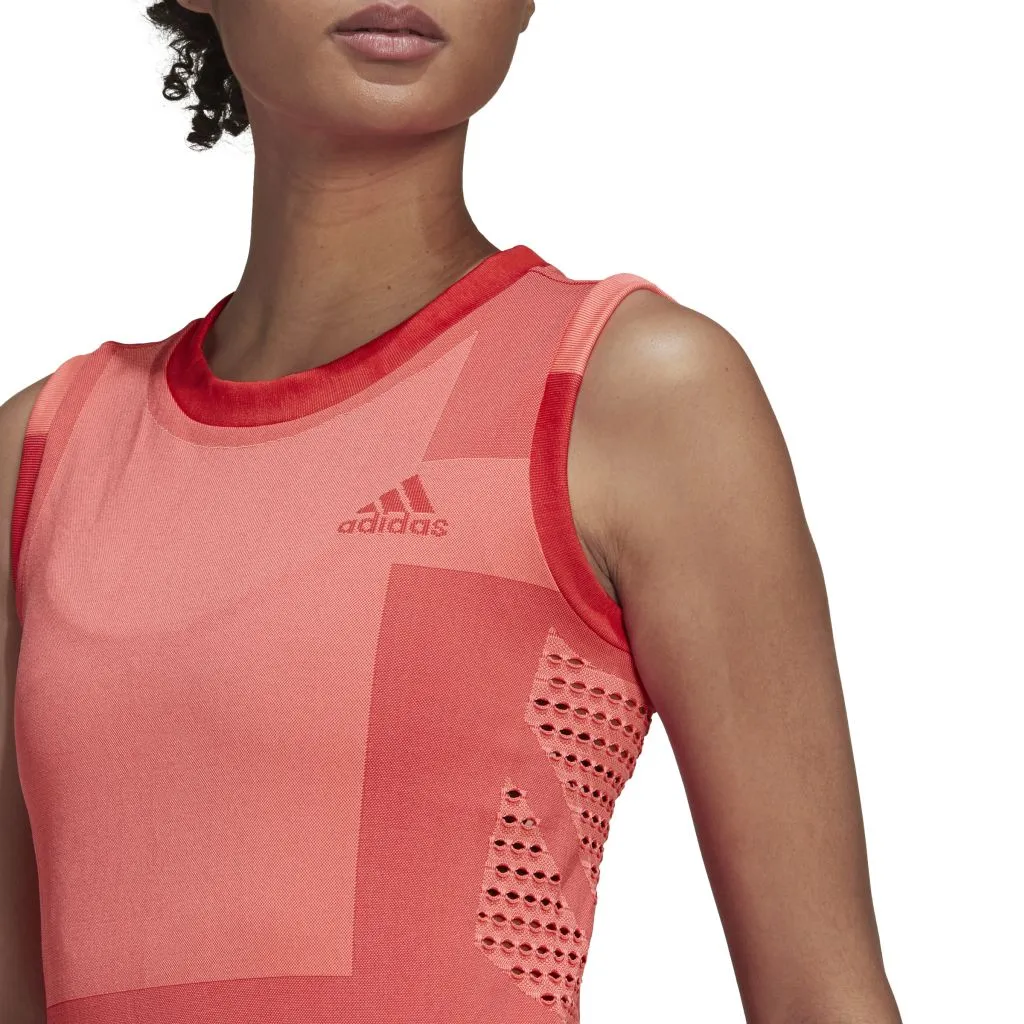 H65528_7_APPAREL_On-Model_Detail-View-1_white