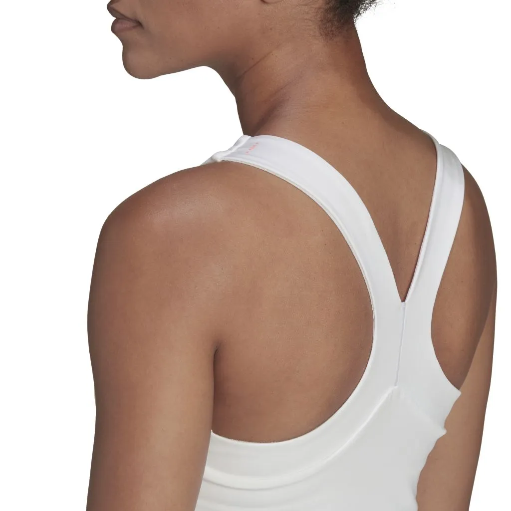 HF0842_APP_on-model_detail-3_white