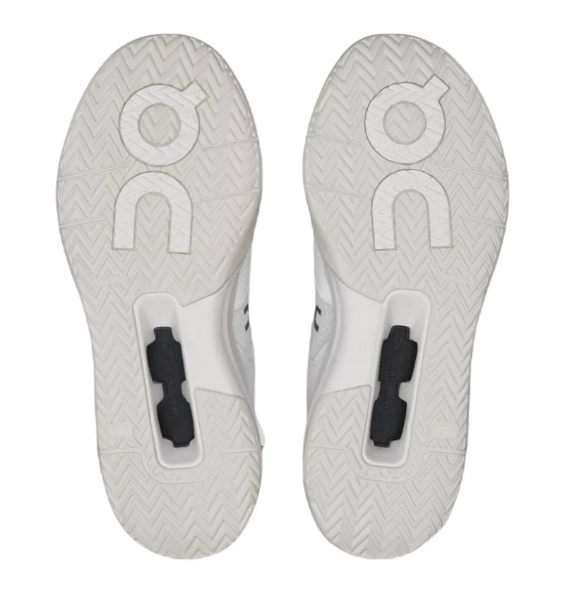 WomOnTheRogerClubhProWhite5
