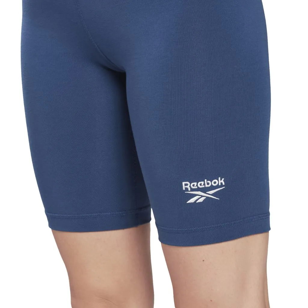 HB2313_APP_on-model_detail-1_white