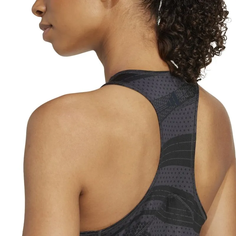 JH3349_7_APPAREL_On-Model_Detail-View-2_white