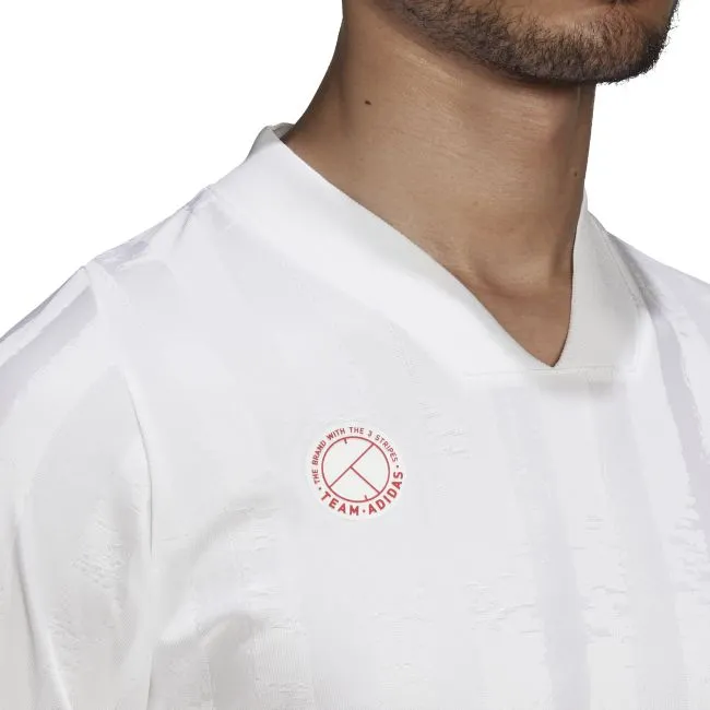 FR4317_APP_on-model_detail-1_white
