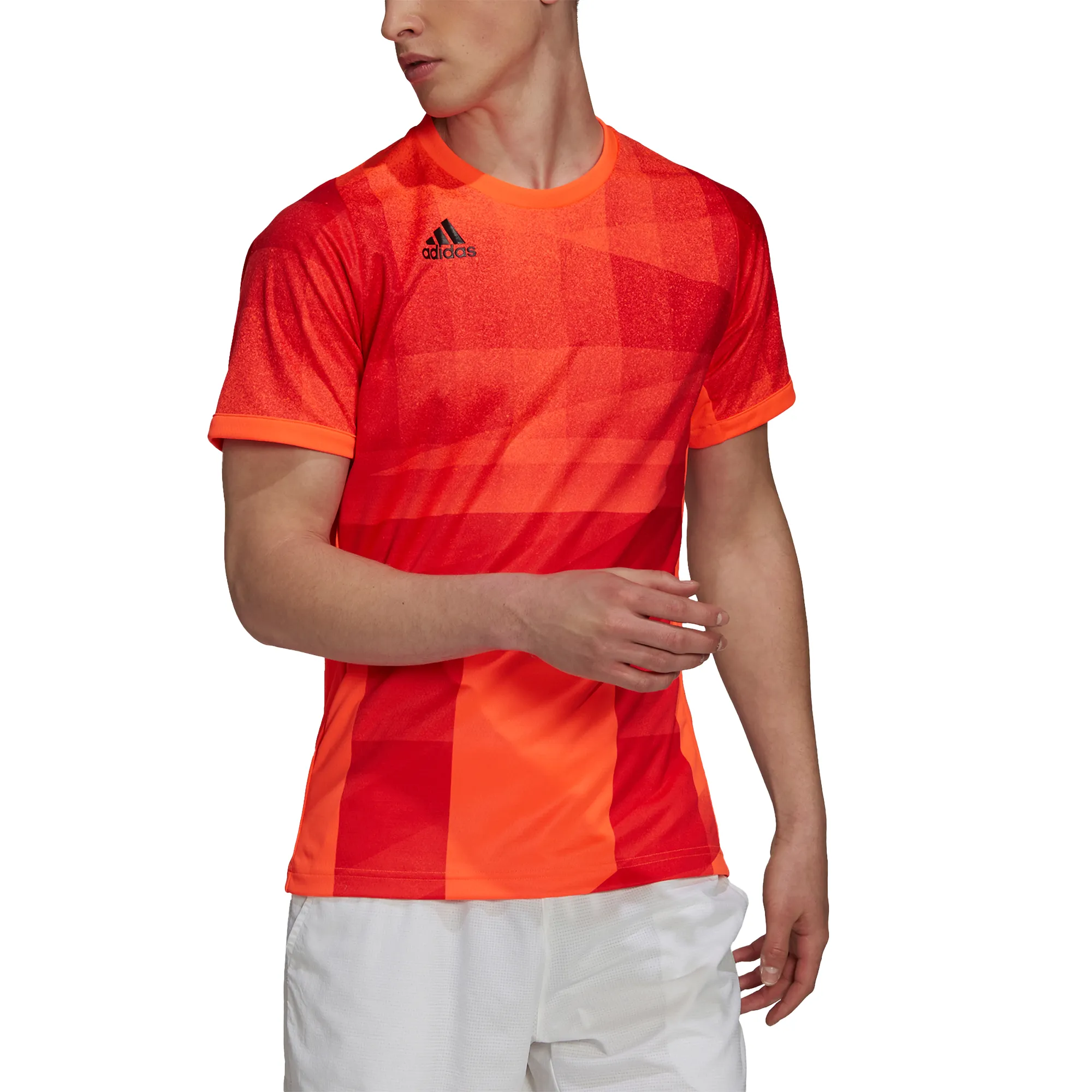 H18184_APP_on-model_front_white