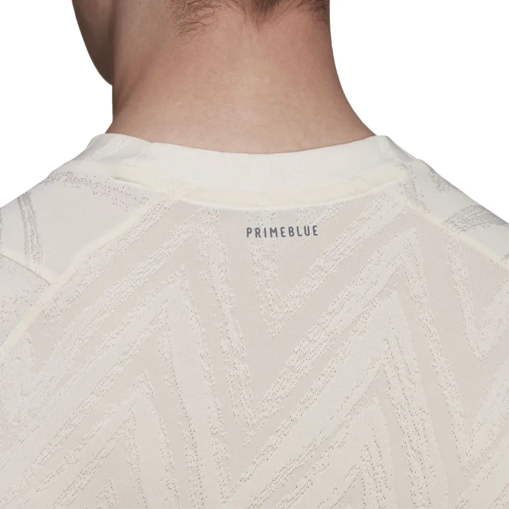 H31412_APP_on-model_detail-3_white