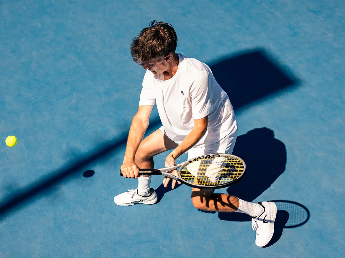 HEAD Prestige MP Limited Tennisschläger auf dem Tennisplatz