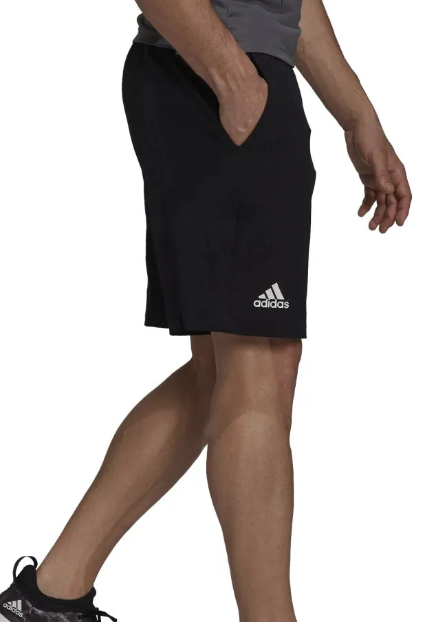 GT7836_APP_on-model_walking_white