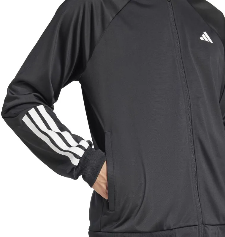 JH3279_6_APPAREL_On-Model_Detail-View-2_white