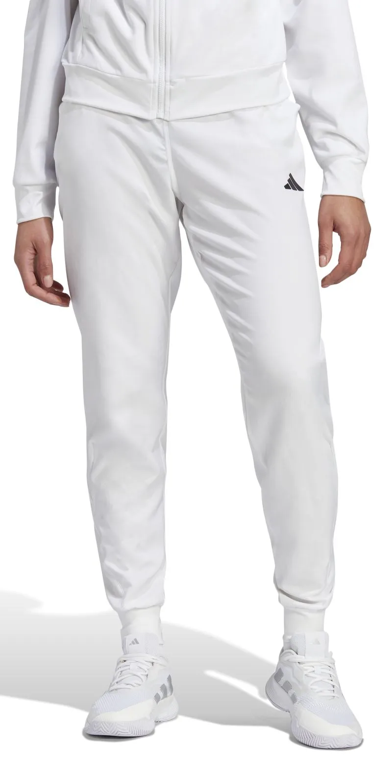 IA7028_3_APPAREL_On-Model_Standard-View_white