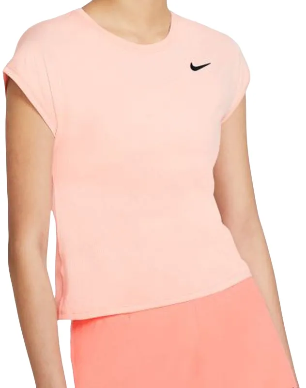 DB6618-800-PHSFM001tecYqIcthjisH Nike Court Dri-Fit Victory Top SS Plus Line W