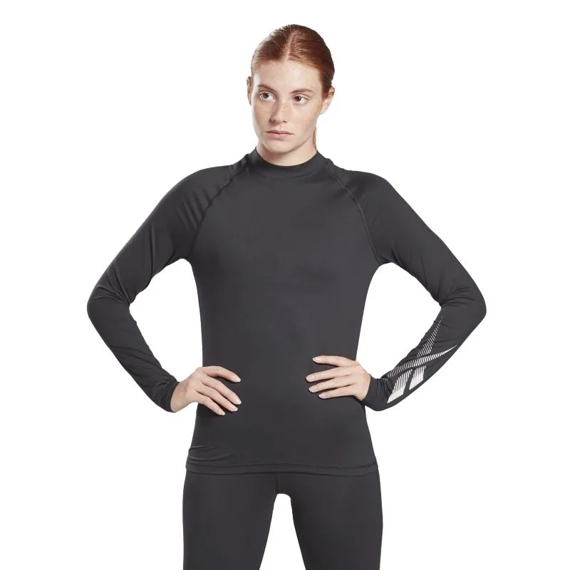 FU1644_APP_on-model_standard_white
