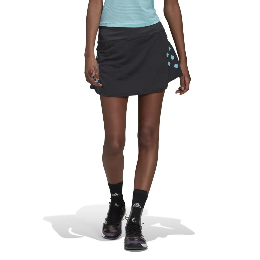 HC7951_3_APPAREL_On-Model_Standard-View_white