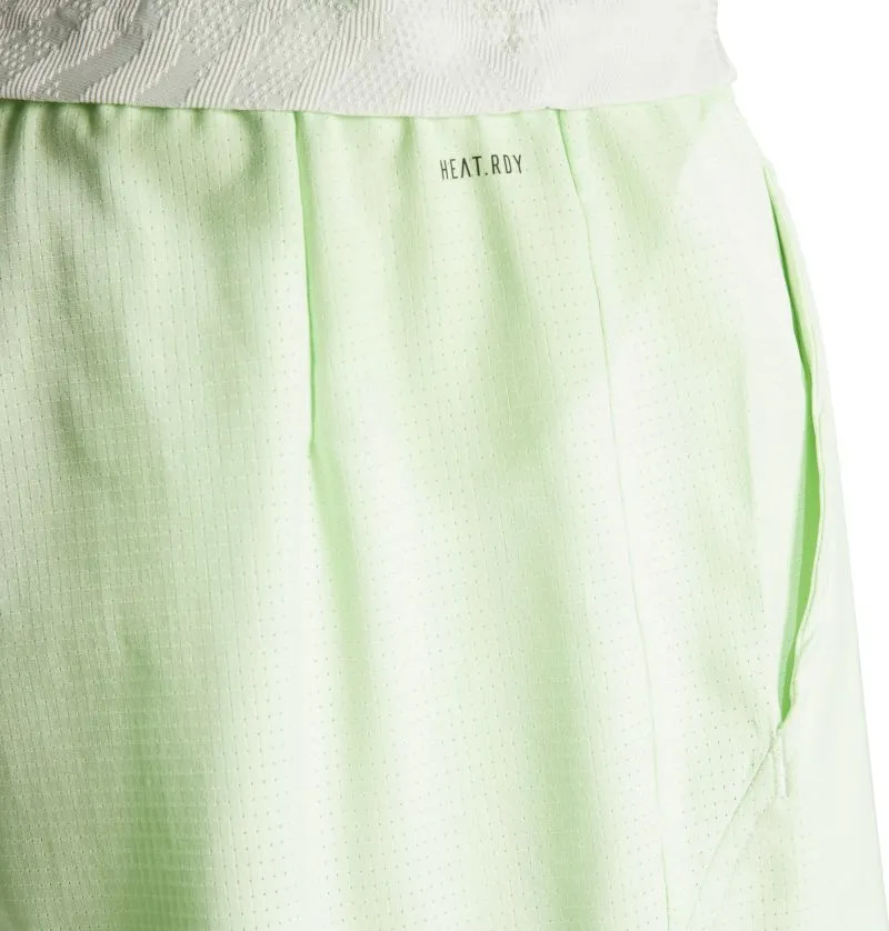 IL7380_8_APPAREL_On-Model_Detail-View-1_white