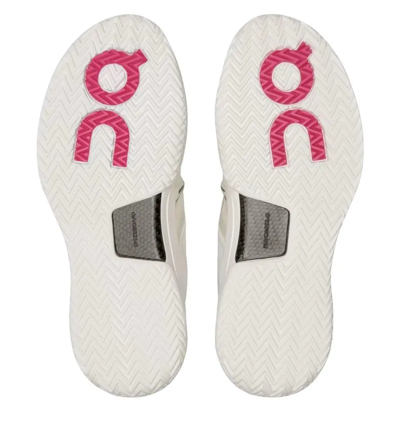 ManOnRogerPro2WhitePink5