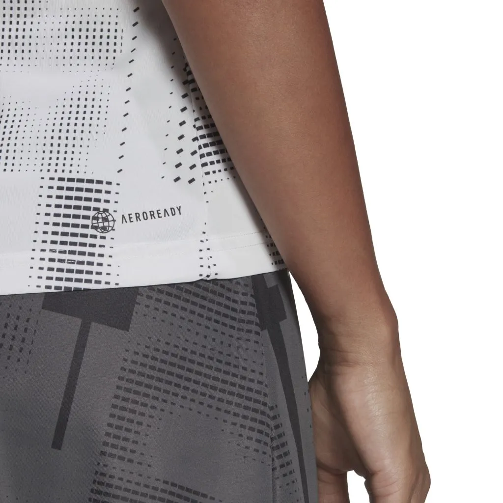 HB9092_APP_on-model_detail-2_white