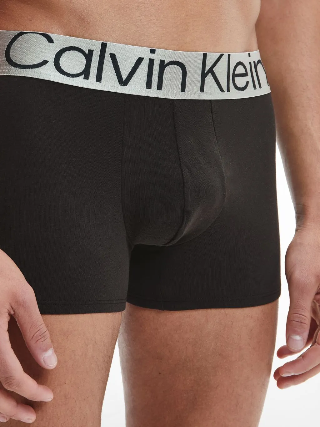Calvin-Klein_009999_7V1_000NB3130A7V1_4