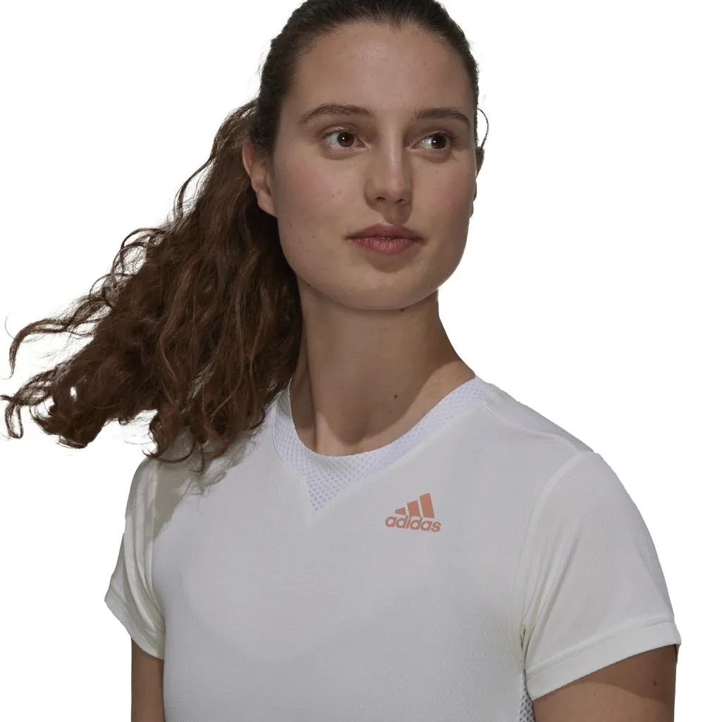 GT7883_APP_on-model_detail-1_white