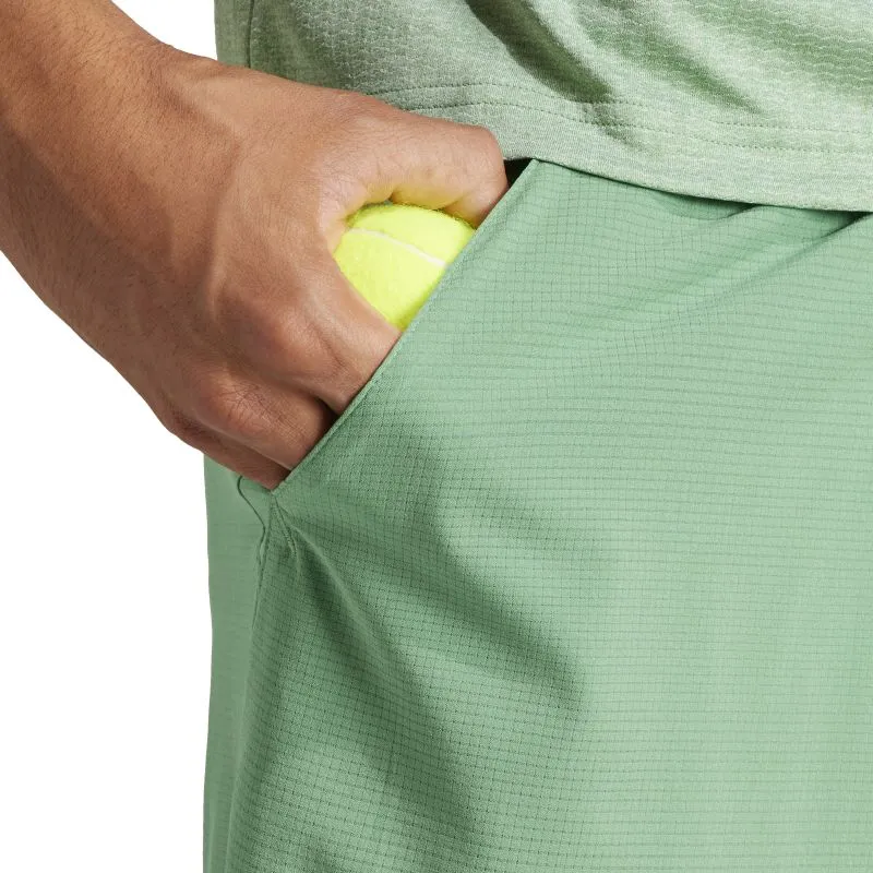 IQ4732_9_APPAREL_On-Model_Detail-View-2_whiteyJZhPq5HRjAQo