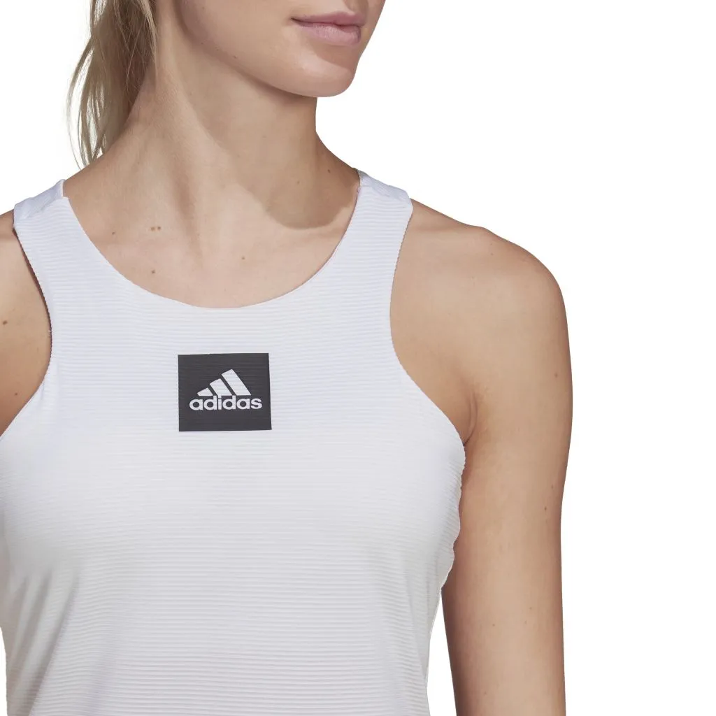 HA7627_8_APPAREL_On-Model_Detail-View-1_white