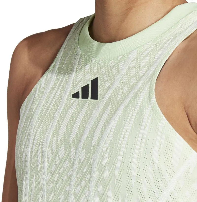 IL7364_9_APPAREL_On-Model_Detail-View-2_white