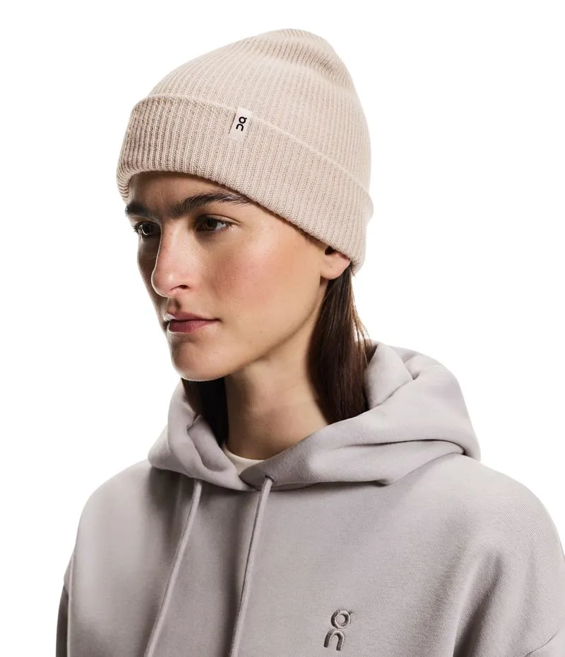 On Merino Beanie - oat On Merino Beanie - oat