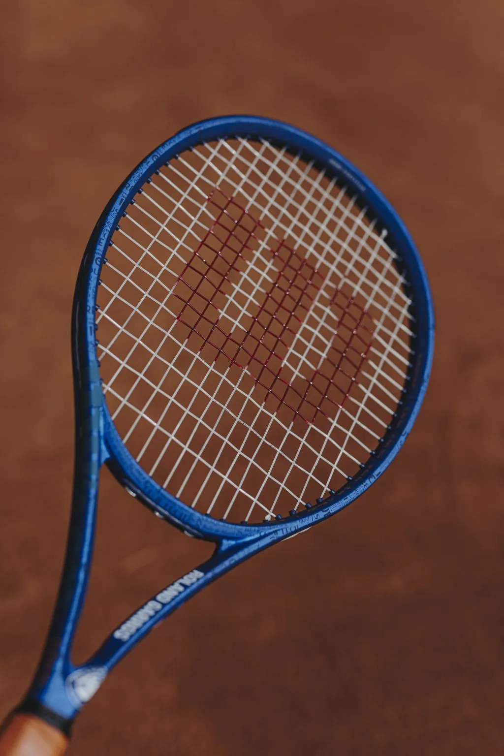 Tennis racket Wilson Clash 100 V2.0 Roland Garros 2022