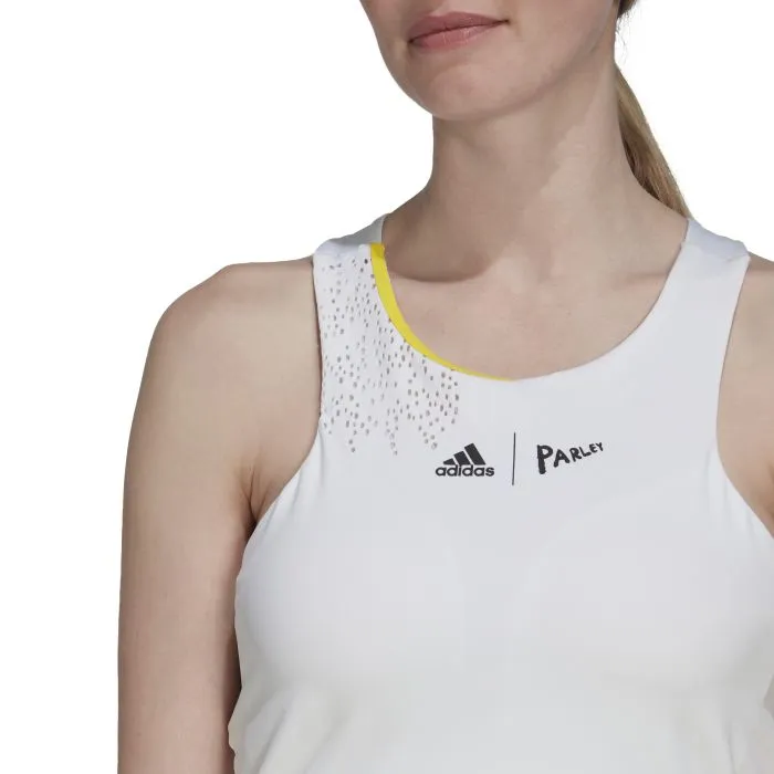HT5947_7_APPAREL_On-Model_Detail-View-1_white
