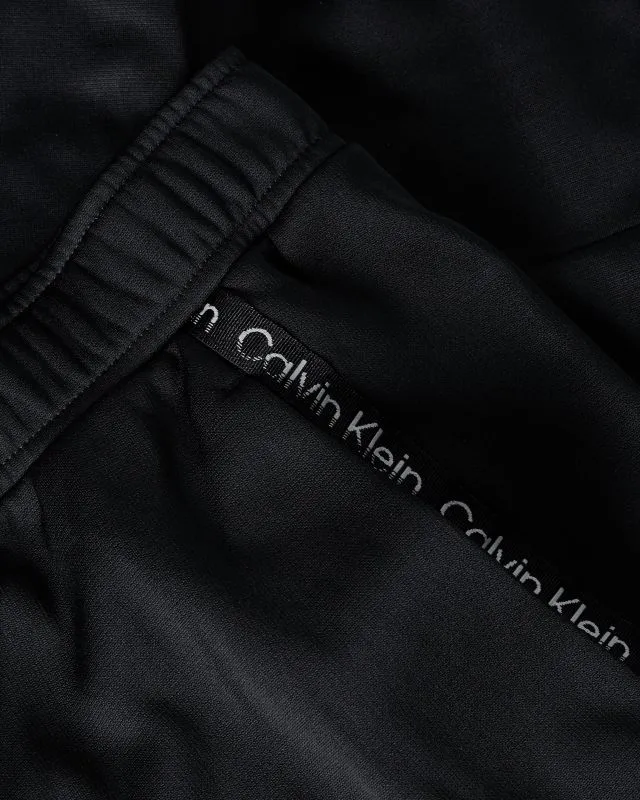 Calvin-Klein_FA2022_BAE_00GMF2P603BAE_3