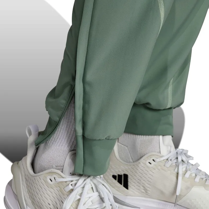 IS8961_7_APPAREL_On-Model_Detail-View-2_white