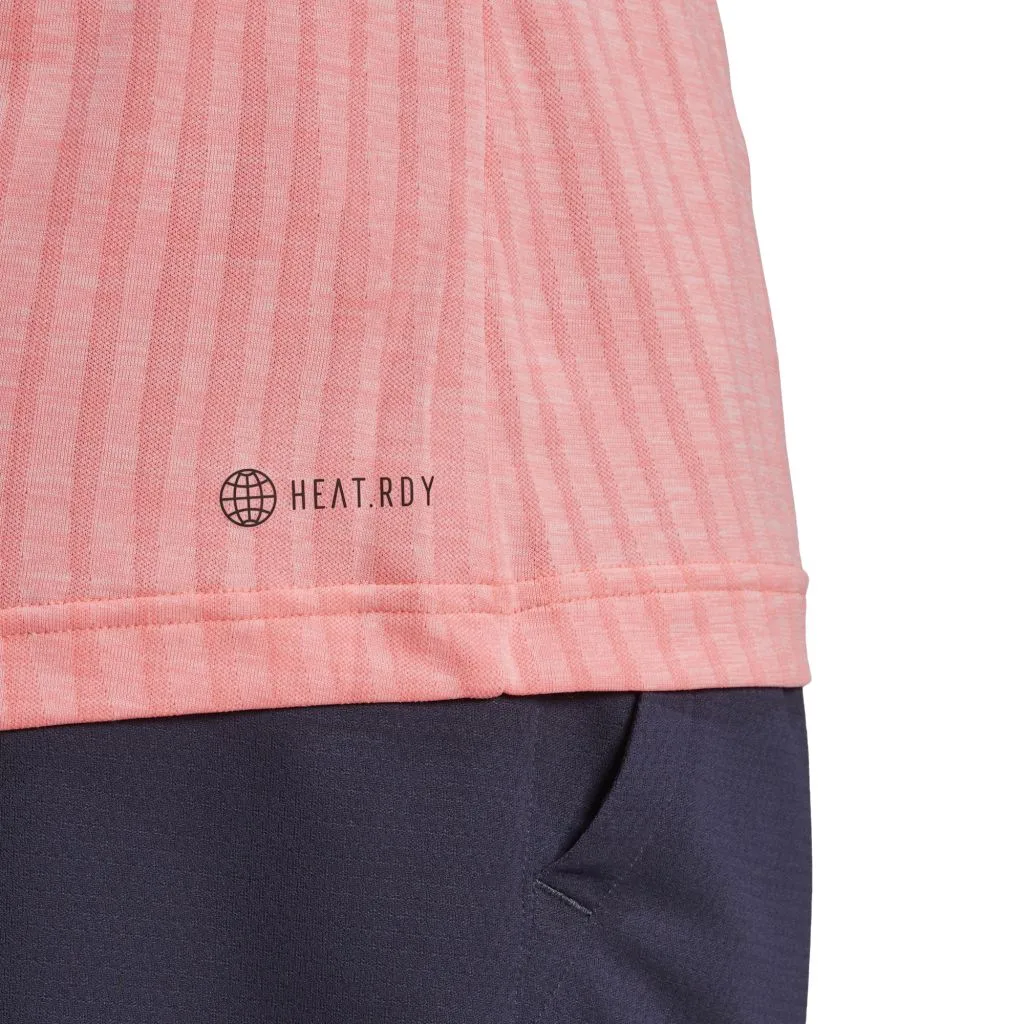 HB9147_APP_on-model_detail-1_white