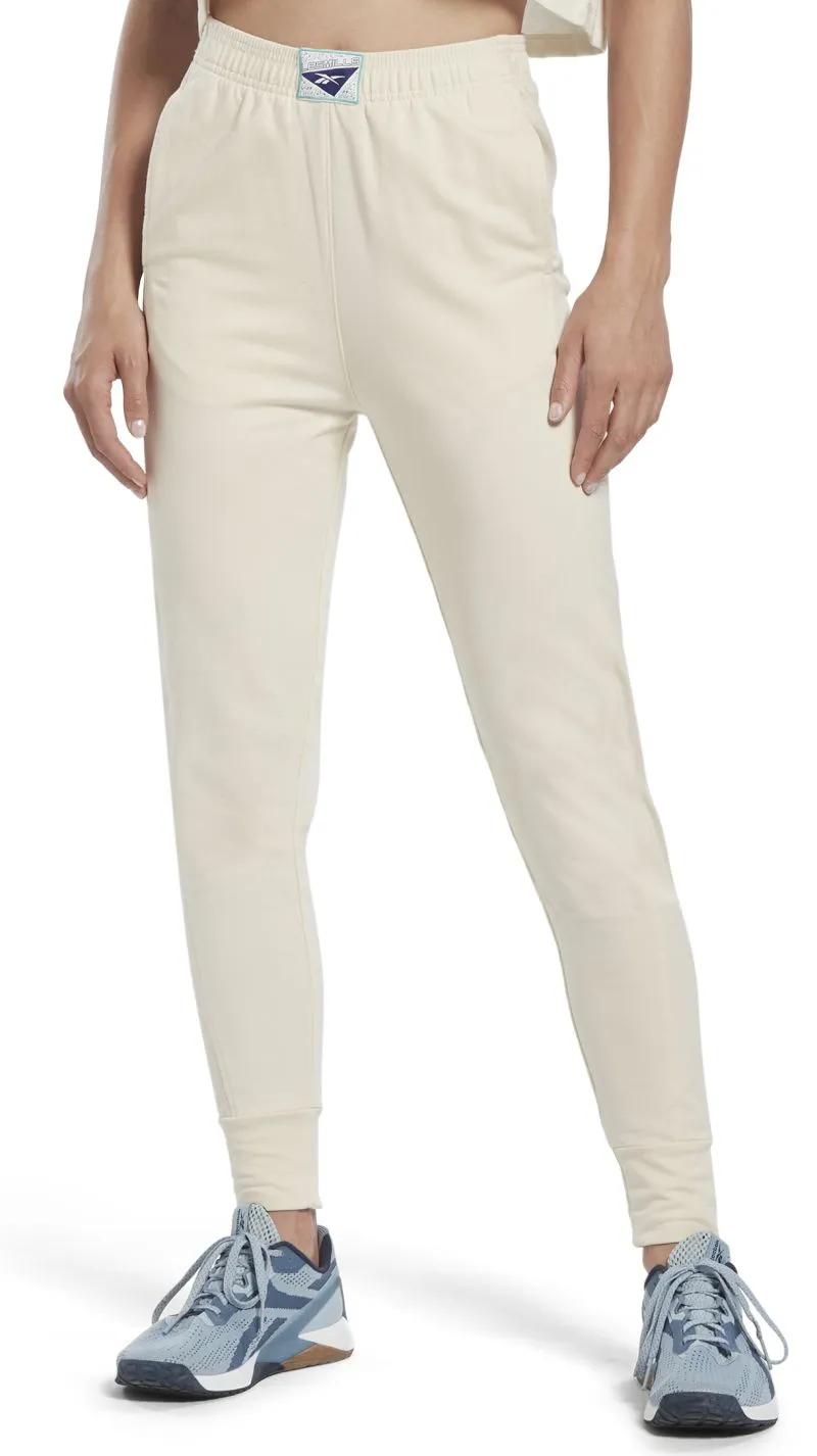 HN6049_2_APPAREL_On-Model_Standard-View_white