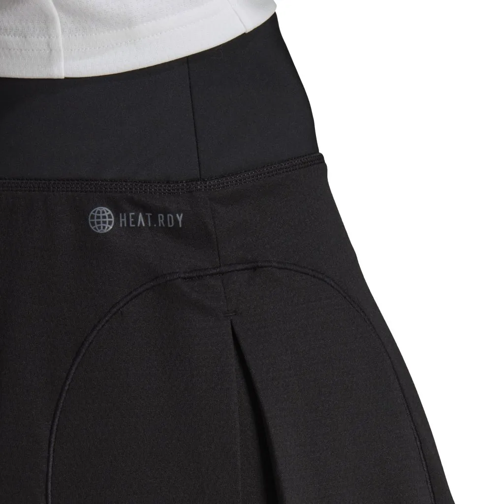 HC7707_APP_on-model_detail-1_white