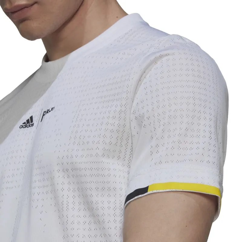 HC8540_8_APPAREL_On-Model_Detail-View-2_white