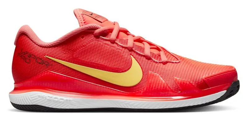 Nike Air Zoom Vapor Pro Clay - bright crimson/topaz gold/magic ember
