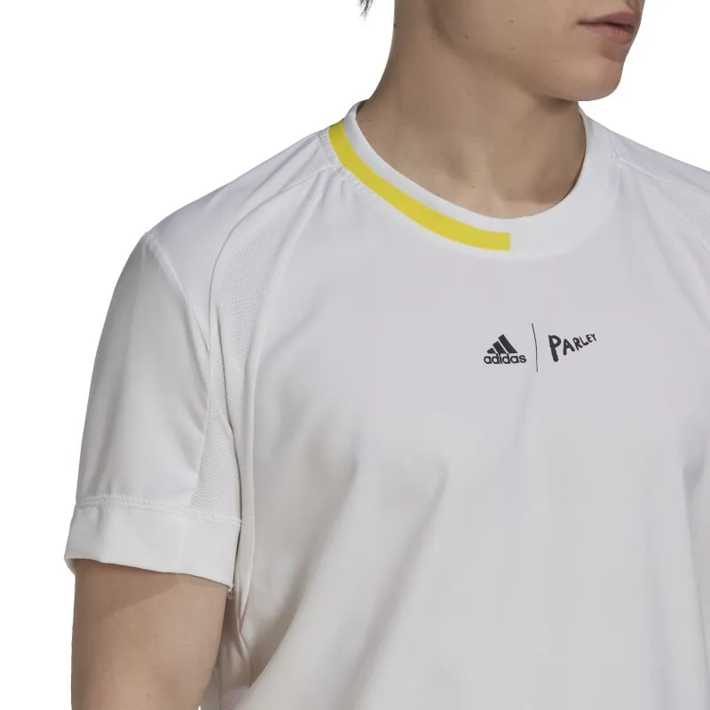 HC8541_7_APPAREL_On-Model_Detail-View-1_white