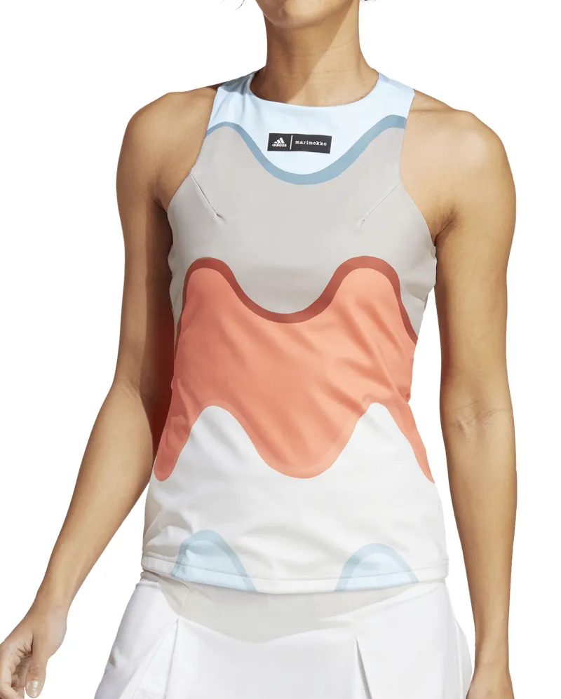 HU1803_4_APPAREL_On-Model_Front-View_white