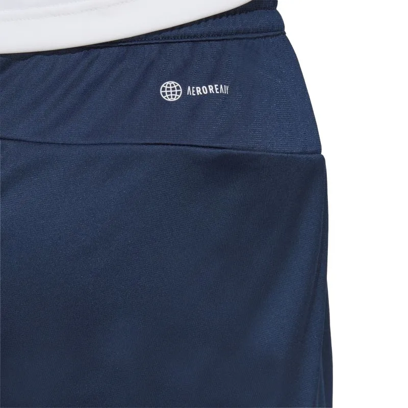 IA1247_6_APPAREL_On-Model_Detail-View-1_white