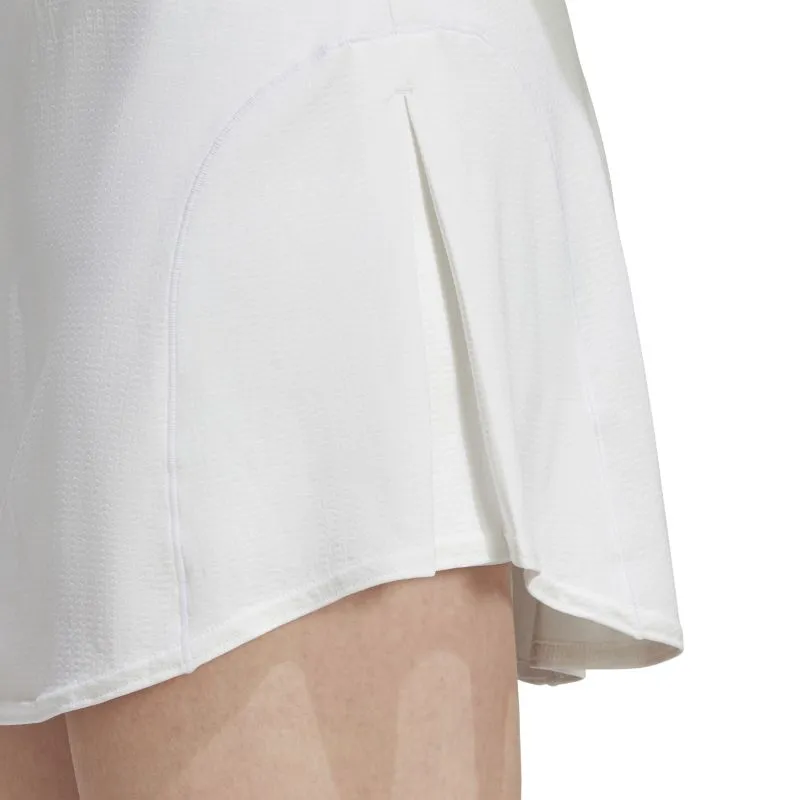 HS1655_8_APPAREL_On-Model_Detail-View-1_white