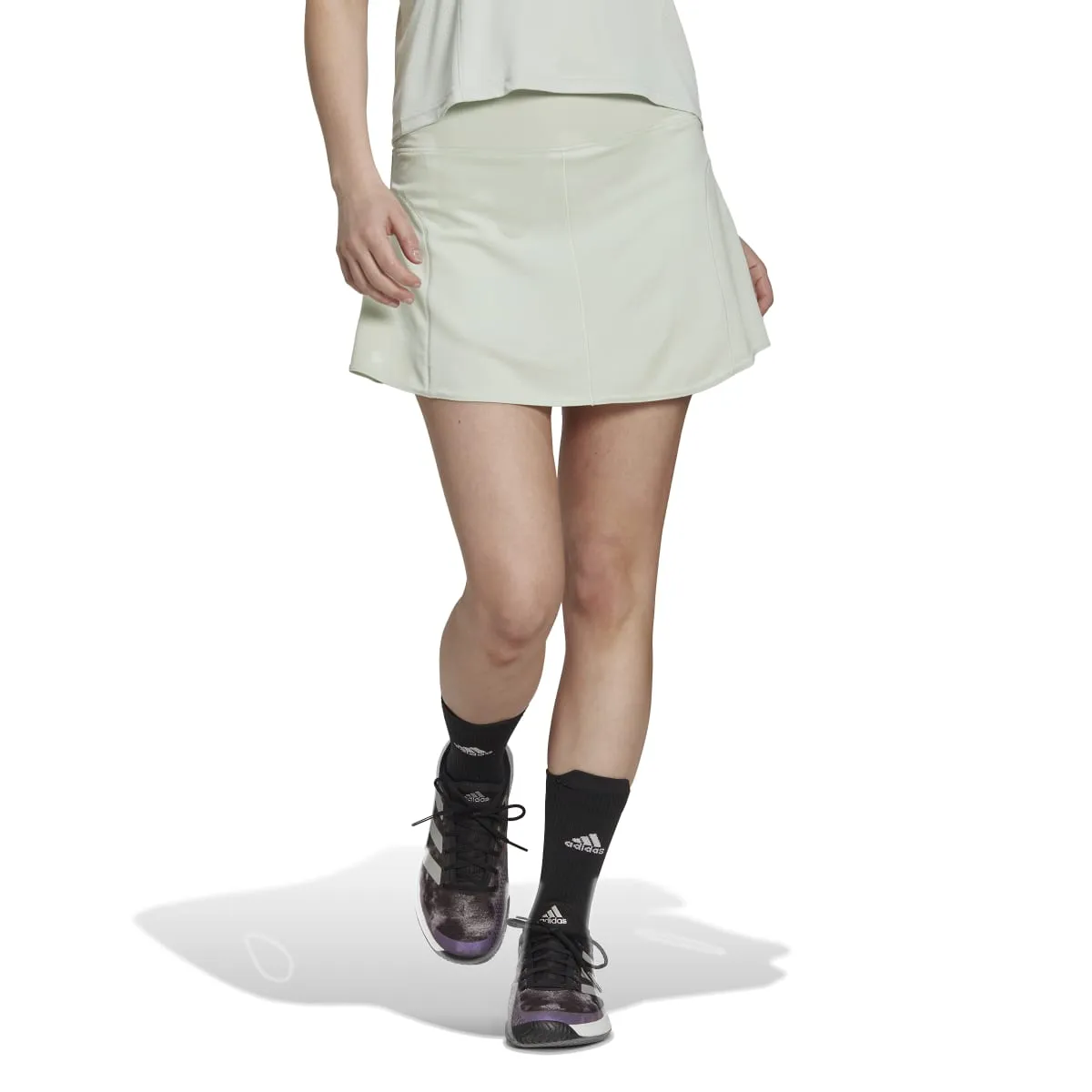 HP0723_3_APPAREL_On-Model_Standard-View_white