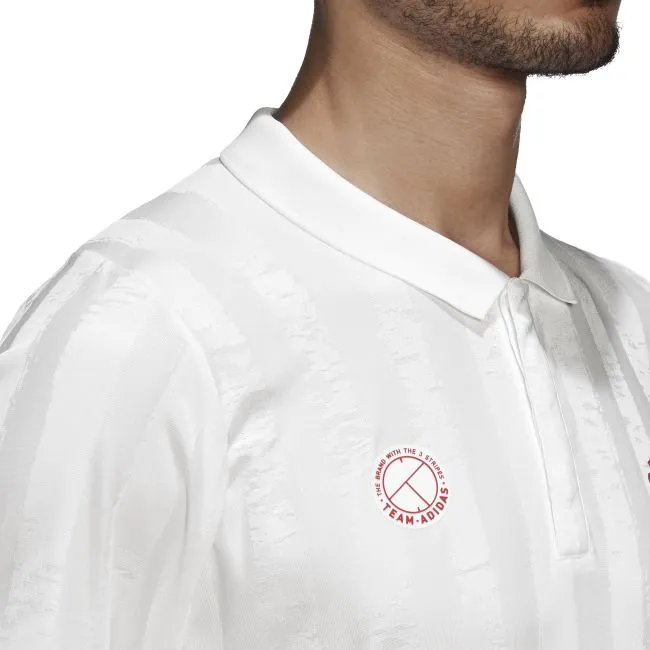 FR4318_APP_on-model_detail-1_white