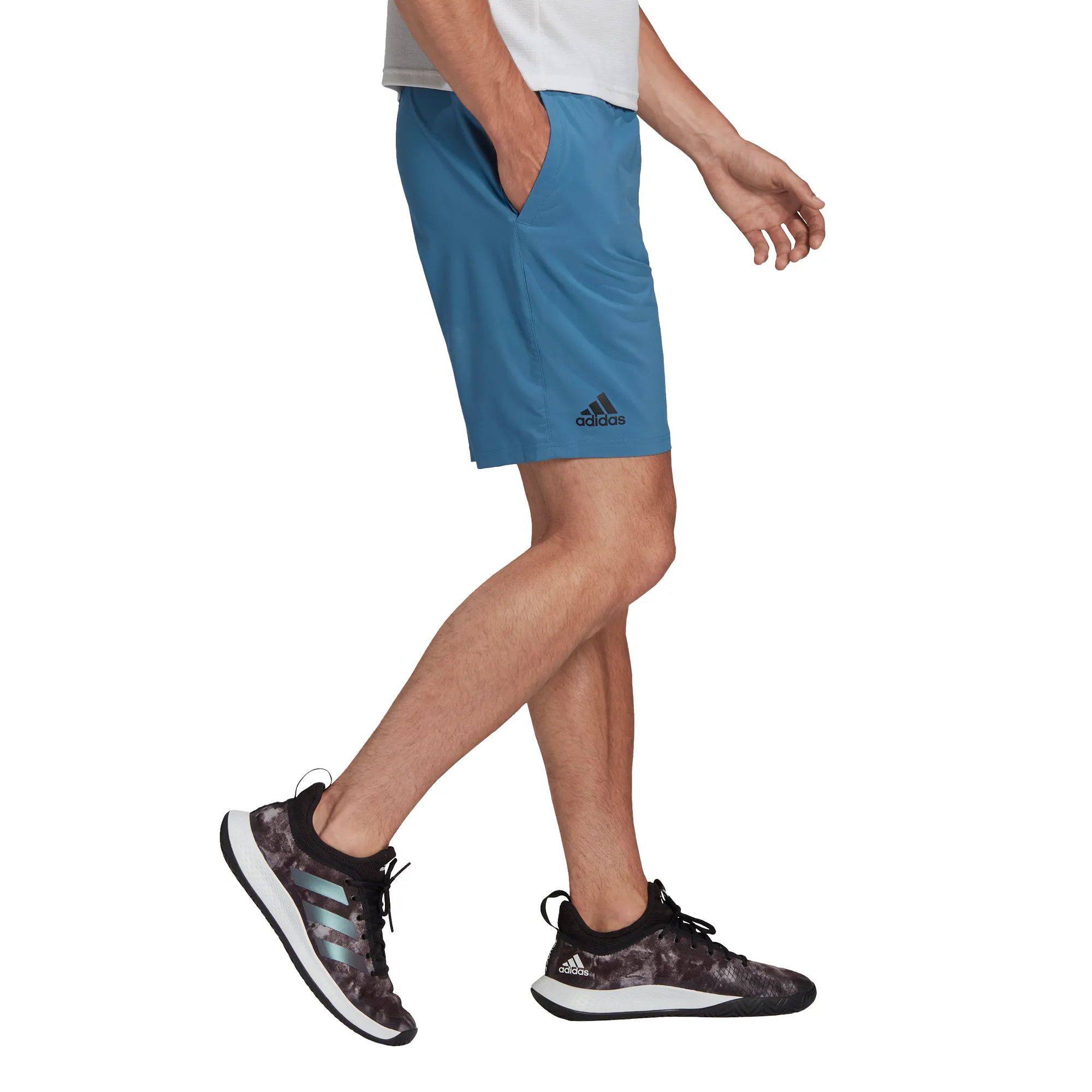 HB8026_APP_on-model_walking_white
