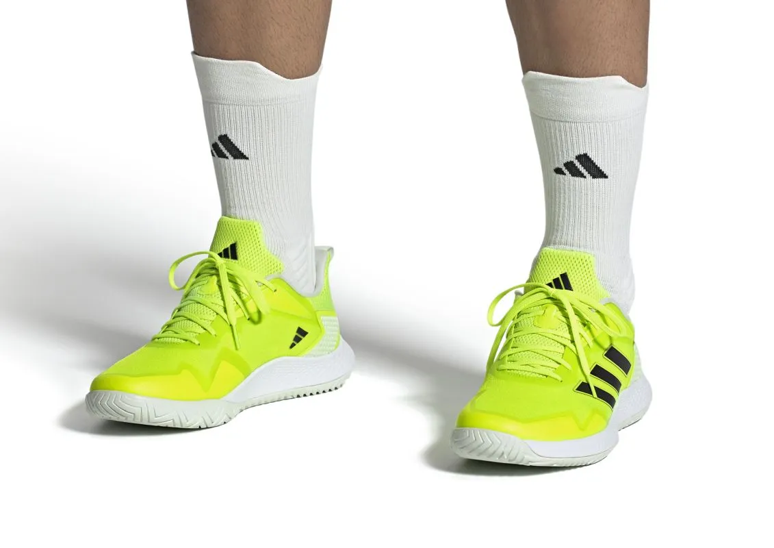 IF0447_11_FOOTWEAR_On-Model_Front-View_white