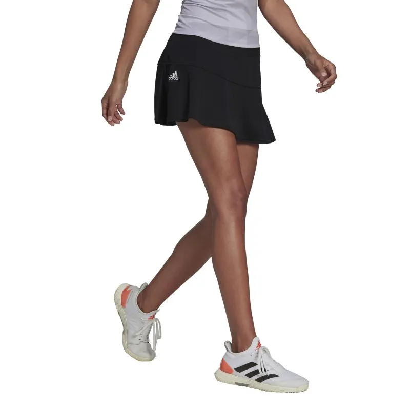 H20352_APP_on-model_walking_white