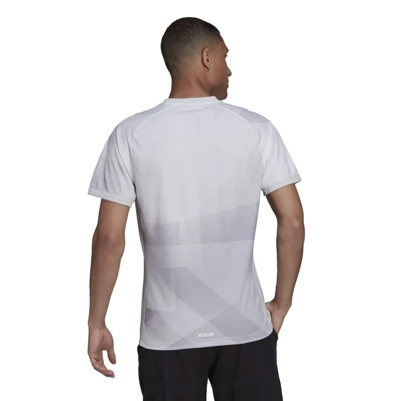 H18183_APP_on-model_back_white