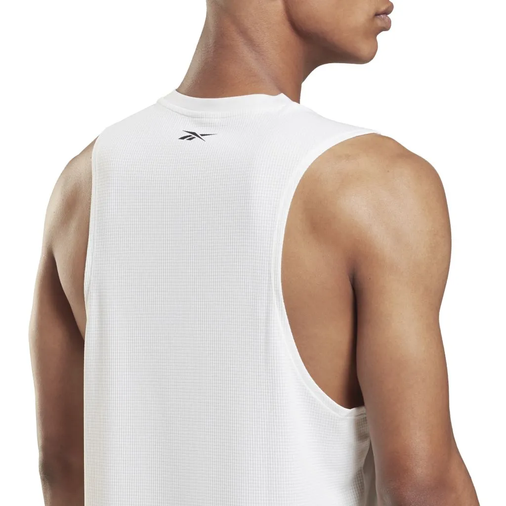 H08960_APP_on-model_detail-2_white
