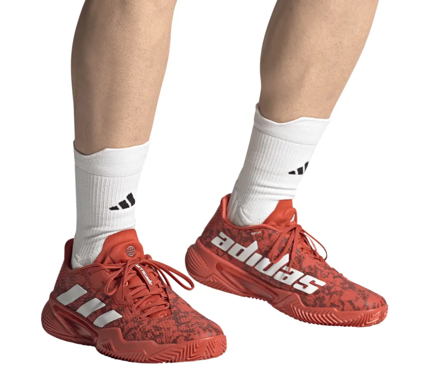 HQ8425_11_FOOTWEAR_On-Model_Front-View_white