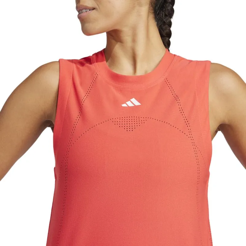 JE7117_7_APPAREL_On-Model_Detail-View-1_white