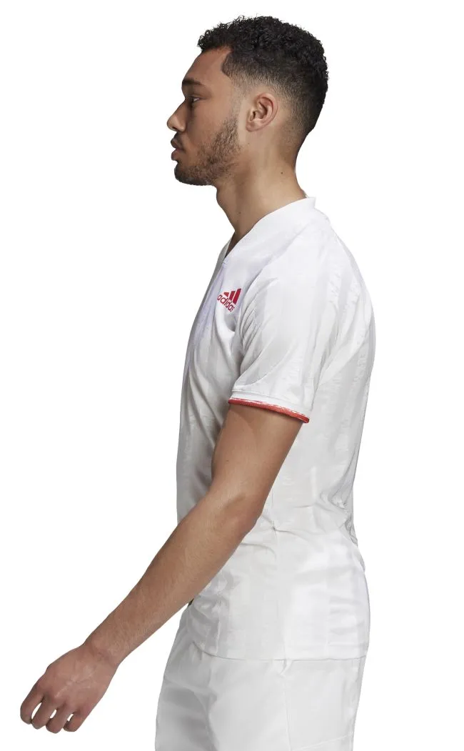 FR4317_APP_on-model_side_white