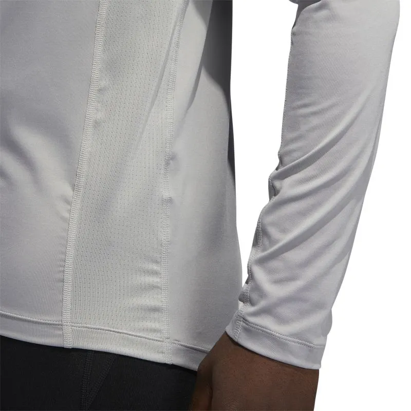 H08816_APP_on-model_detail-2_white