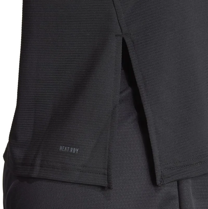 IM8179_7_APPAREL_On-Model_Detail-View-2_white