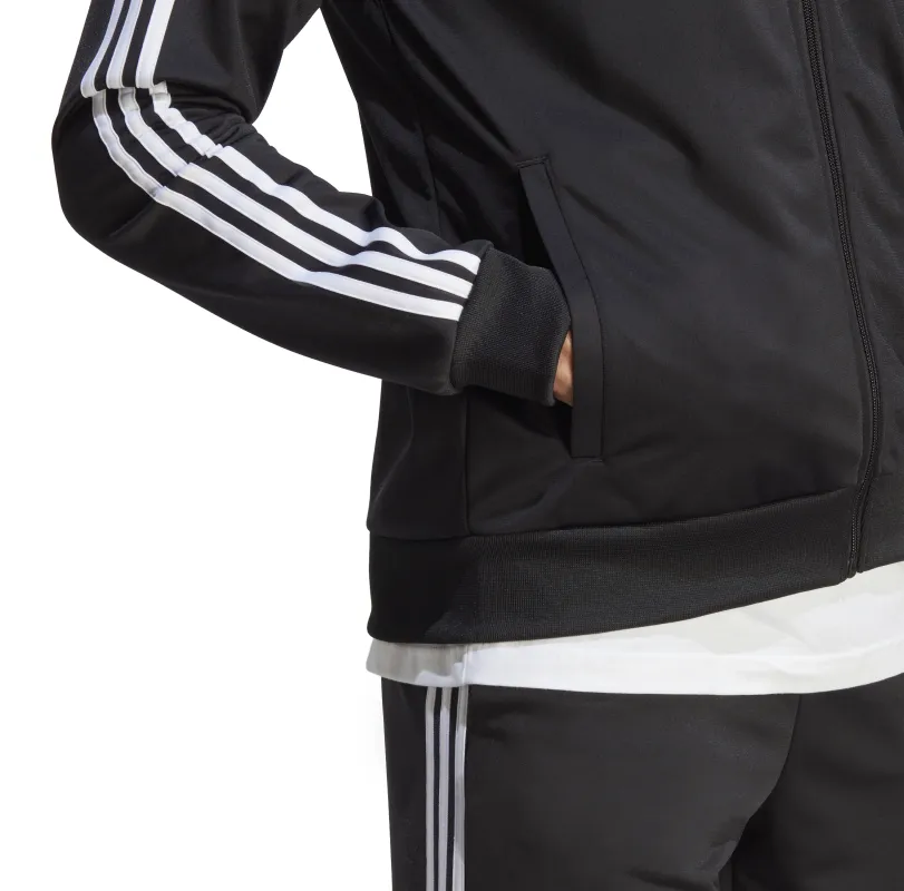 IC6747_10_APPAREL_On-Model_Detail-View-2_white